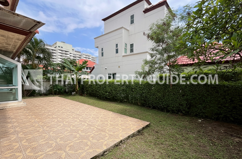 House with Shared Pool in Sukhumvit 